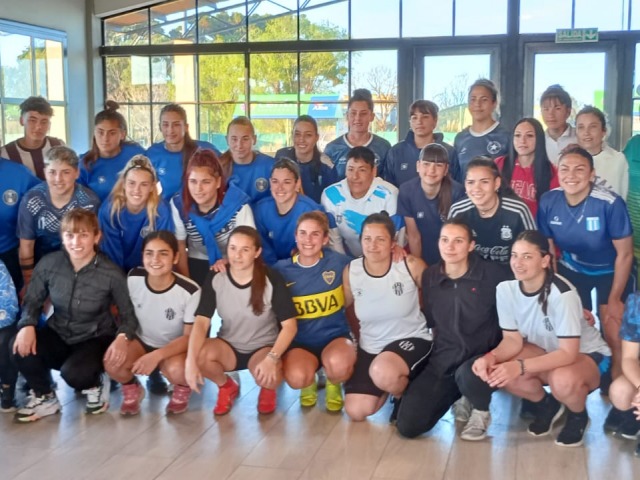 La Seleccin femenina de ftbol debut con un triunfo